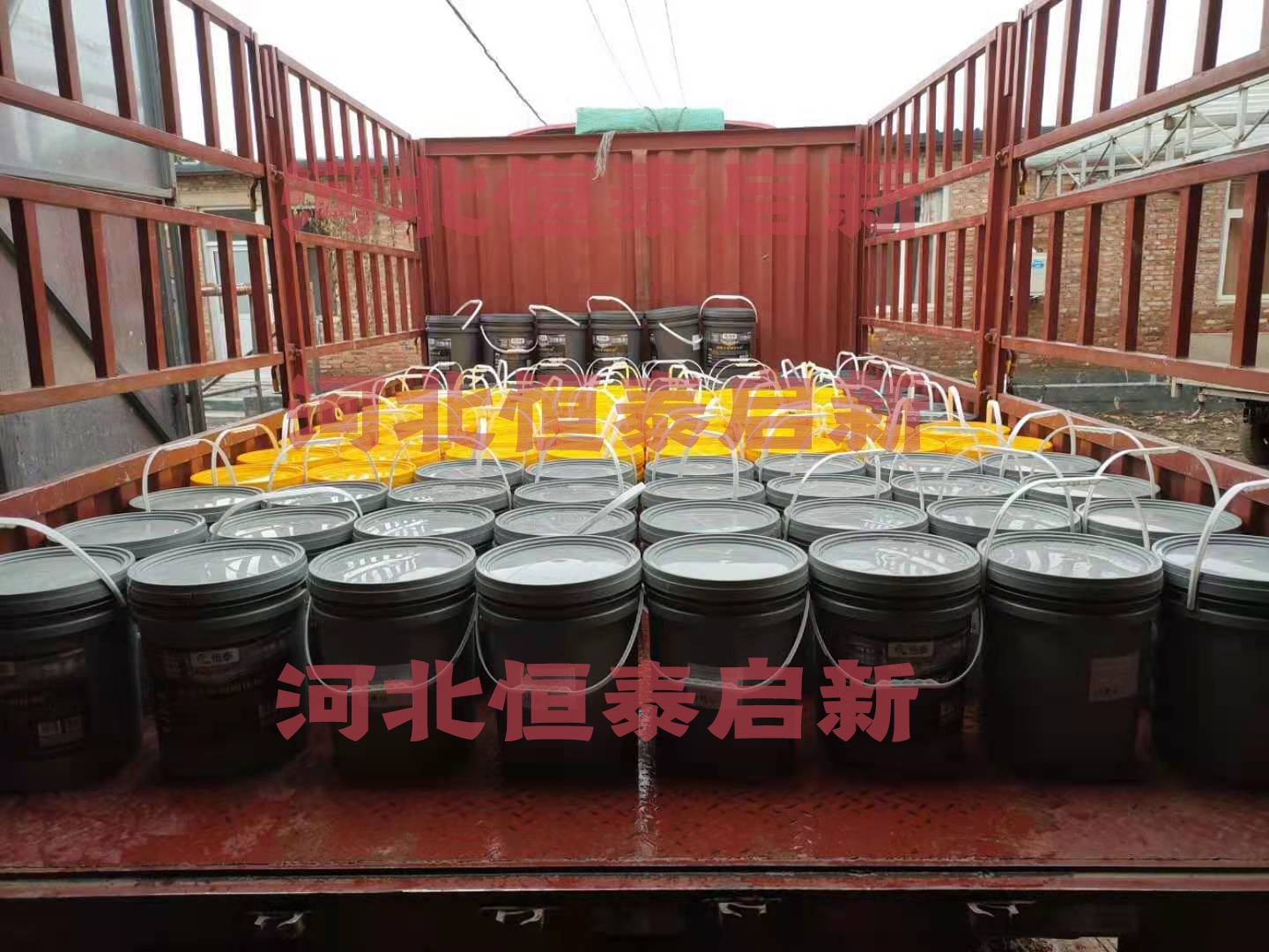 客戶混凝土固化劑裝車(chē)物流發(fā)貨