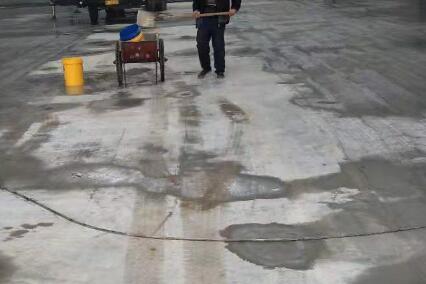 開(kāi)裂的水泥地面怎么做固化？